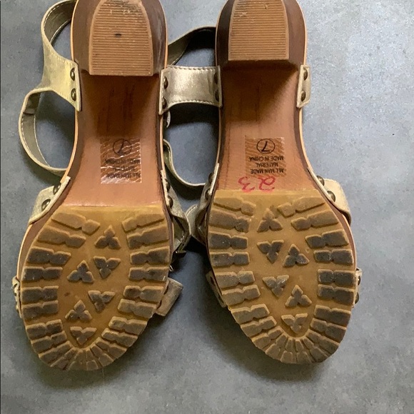 Gold shoes - Picture 5 of 5